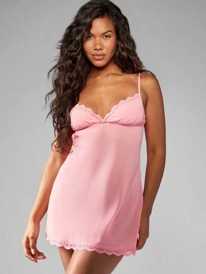 لانجيري حريمي MISSGUIDED فستان نوم رقيق التفاصيل مع كشكشة، قميص نوم من شعور الحرير الساتان مع أشرطة قابلة للتعديل، ملائم لليلة الزفاف والنوم لليلة الحفلة