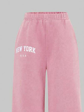 مجموعة من قطعتين للفتيات المراهقات، تتكون من توب قصير بلون واحد وبنطلون طويل، مريح وكاجوال، خفيف الوزن ومنفذ للهواء، مناسب للارتداء في المنزل أو الخارج وأنشطة الحديقة. المقاس صغير.