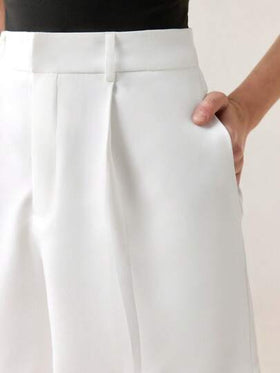 BizChic شورت مطوي الخصر مع جيوب جانبية، أنيق وأنيق للتنقل الحضري، الارتداء اليومي، أسلوب رجعي رومانسي من التسعينيات، مناسب لعيد الميلاد، رأس السنة، عيد الحب، الحفلات، الشاطئ، التخرج، الموضة، الكرنفال، العطلات، ضيف الزفاف، الغداء، المطار، متعدد المناسبات