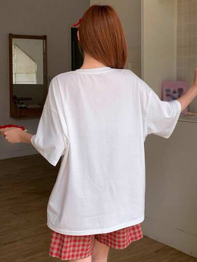 DAZY مجموعة بيجاما مكونة من t-shirt فضفاض مطبوع عليه كلب وأحرف حلوة مع شورت قصير مربع اللون للنساء قطعتين