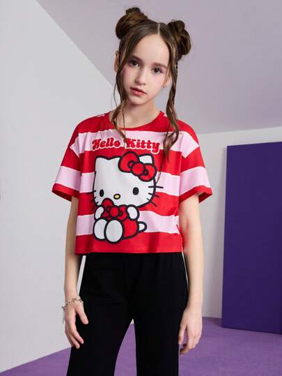 girls sets HELLO KITTY AND FRIENDS |  طقم لفتاة المراهقة مكون من تي-شيرت أكمام قصيرة بطباعة قطة كرتونية مخططة بطراز لطيف وأناقة الجامعة، وبنطلون أسود مفلفل عادي