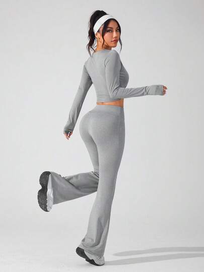 SHEIN Sport Studio 2 قطعة/طقم ملابس رياضية كاجوال مكون من تي شيرت رقبة على شكل حرف V وبنطلون ذو ساق واسعة تناسبي، طقم ملابس للنشاط البدني