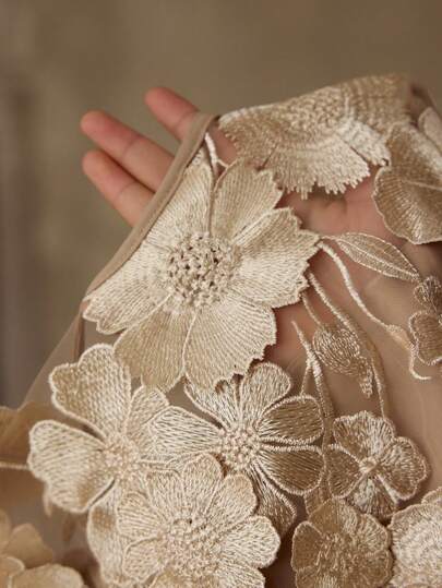 MOTF PREMIUM فستان أكمام بدون أكمام مطرز بالزهور
