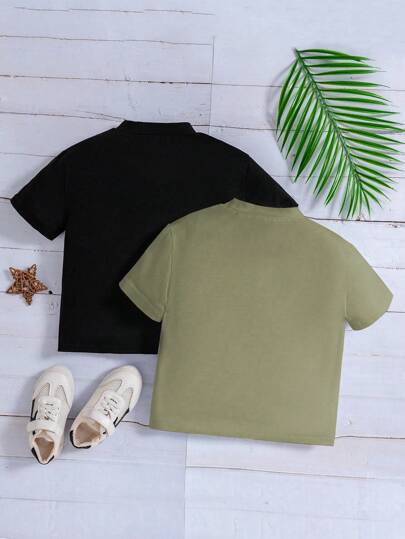 SHEIN مجموعة بقطعتين من ملابس علوية تي شيرت أساسي مُحبك قصير الأكمام، وقميص رياضي عصري بياقة عالية للأولاد الصغار للصيف، من البساطة المناسبة للرضع الصبية لرحلات العطلات والسفر والاسترخاء والاستجمام تحت الشمس في الصيف