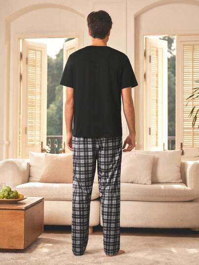 Manfinity Underwear&Sleepwear Basics بذلة بيجاما للرجال مكونة من بنطال قصير مربعات وتي شيرت أكمام قصيرة موحد اللون للصيف