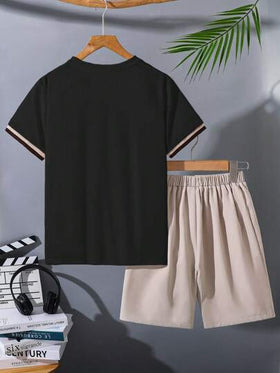SHEIN 2 طقم ملابس علوية كم قصير وشورت للأولاد المراهقين الكاجوال بطبعة الريبون، مناسب للذهاب للمدرسة والاستخدام اليومي والرياضة والحفلات وفصلي الربيع والصيف