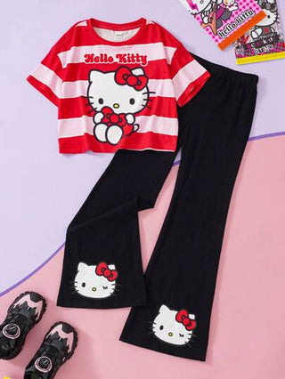 girls sets HELLO KITTY AND FRIENDS |  طقم لفتاة المراهقة مكون من تي-شيرت أكمام قصيرة بطباعة قطة كرتونية مخططة بطراز لطيف وأناقة الجامعة، وبنطلون أسود مفلفل عادي