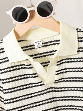 SHEIN Playful Pals قميص بولو مطرز بخطوط متموجة بياقة V لأولاد مناسب للأولاد من عمر 4 إلى 7 سنوات لارتداء في الربيع والصيف، قطعة واحدة