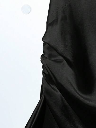 طقم حريمي قطعتين Franclia طقم قطعتين متكون من بلوزة صلبة اللون مطوية عند الرقبة وتنورة مطوية أنيق للذهاب إلى العمل