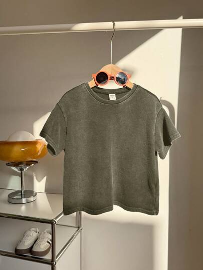 SHEIN قميص كاجوال رياضي للأولاد بتصميم ياباني وكوري ذو قصة واسعة, محلول بالماء ناعم ومريح بياقة مستديرة، مناسب للأطفال للعودة إلى المدرسة والحفلات والأعياد والأداءات والأعراس والمعمودية والرحلات وممارسة الرياضة في الربيع والصيف