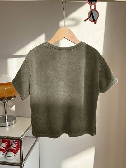 SHEIN قميص كاجوال رياضي للأولاد بتصميم ياباني وكوري ذو قصة واسعة, محلول بالماء ناعم ومريح بياقة مستديرة، مناسب للأطفال للعودة إلى المدرسة والحفلات والأعياد والأداءات والأعراس والمعمودية والرحلات وممارسة الرياضة في الربيع والصيف