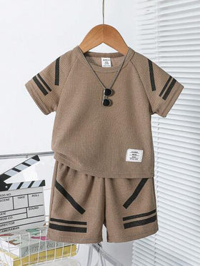 SHEIN Playful Pals مجموعة ملابس رضيع ولادي طباعة بسيطة تشمل تيشرت بأكمام راجلان وشورت ملائمة للصيف