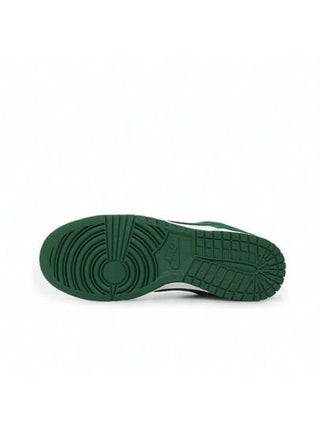 Nike حذاء رياضي لارتفاع منخفض طراز SE Dunk Retro المنخفض، رقم الموديل FQ8249-300، رجال 2025