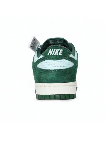 Nike حذاء رياضي لارتفاع منخفض طراز SE Dunk Retro المنخفض، رقم الموديل FQ8249-300، رجال 2025