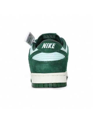 Nike حذاء رياضي لارتفاع منخفض طراز SE Dunk Retro المنخفض، رقم الموديل FQ8249-300، رجال 2025