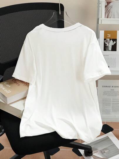 SHEIN تي شيرت تي شيرت بياقة مستديرة أكمام قصيرة ذو تصميم أنيق ومبسط للأولاد باللون الأبيض