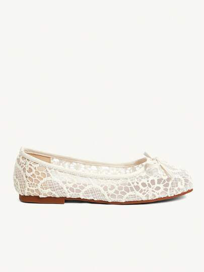 CUCCOO CHICEST أحذية نسائية أنيقة ذات رؤوس مستديرة وكعب مسطح، من خامة الدانتيل والشبك اللون البيج ، مزينة بفيونكة، تصميم أنثوي أنيق بسيط