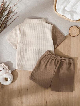 Vintaside Kids طقم كارديجان وشورت بأكمام قصيرة وياقة مزينة بجيوب للأولاد الصغار