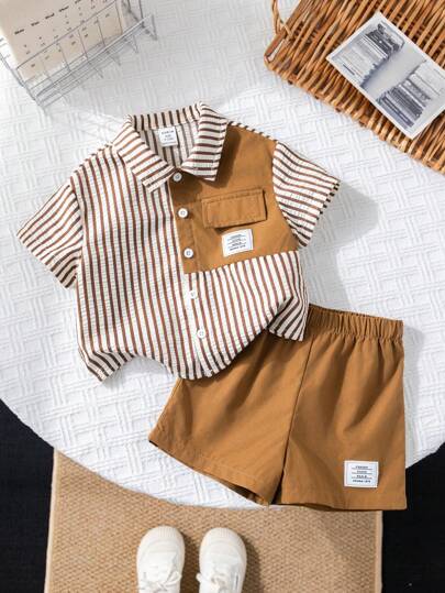 SHEIN صندوق للرضع ذو أكمام قصيرة بخطوط مُلوّنة بنمط كوري جميل وشورت بخصر مطّاطي 2 قطعة، مناسب للصيف