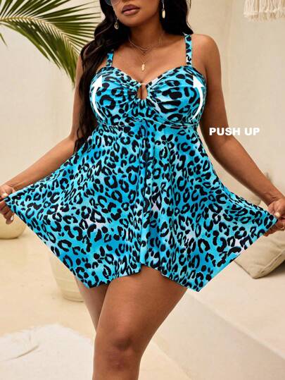 SHEIN Slayr CURVE مجموعة ملابس سباحة للنساء ذوات الحجم الكبير، مكونة من ملابس علوية مشكلة بفاصل دائري وتنورة سباحة قصيرة منفرجة بطبعة نمر، مع شورت سباحة مطبع بنفس الطبعة، طقم ملابس سباحة للعطلات والشاطئ