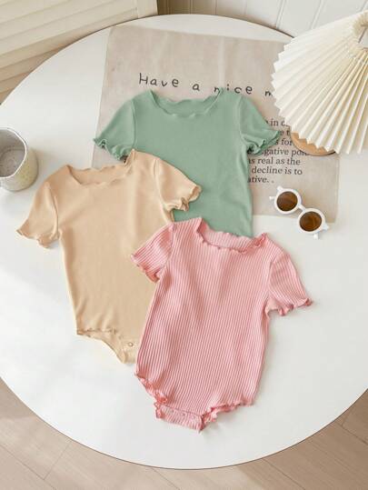 SHEIN مجموعة رومبير أطفال حديثي الولادة الصغار بألوان سادة بأكمام قصيرة والصيف، مجموعة من 3 قطع