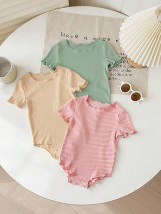 SHEIN مجموعة رومبير أطفال حديثي الولادة الصغار بألوان سادة بأكمام قصيرة والصيف، مجموعة من 3 قطع
