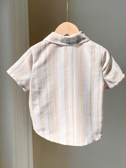 SHEIN LMoss Kids قميص بياقة للأولاد الصغار من قماش جاكار بنسيج المشمش الكاجوال، كارديجان قصير الأكمام، مناسب للارتداء في المنزل والخروج والمدرسة والسفر والعطلات في الربيع والصيف