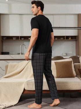 SHEIN طقم بجامات قصير الأكمام للرجال مع جيوب مطبعة بالمربعات
