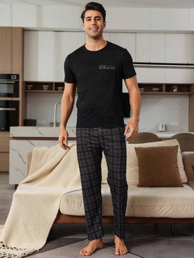 SHEIN طقم بجامات قصير الأكمام للرجال مع جيوب مطبعة بالمربعات