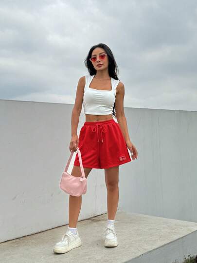 SHEIN EZwear شورت رياضي صيفي فضفاض وكاجوال وردي اللون، خصر قابل للربط، وبتفاصيل رقعة