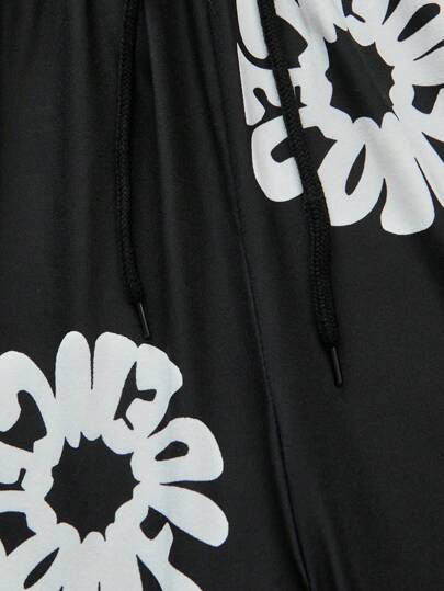 SHEIN شورت أسود فضفاض مطبوع للمراهقين (الأولاد)
