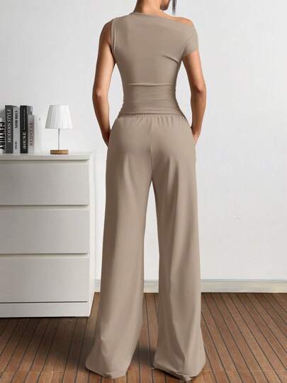 EZwear مجموعة من قطعتين - ملابس علوية ذات ياقة غير متماثلة بلون أحادي وبنطلون مزود بجيوب ، مجموعة محبوكة للنساء