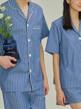 مجموعة بيجامة رجالية مكونة من ملابس علوية كم قصير مطبوع بخطوط وشورت، ملابس نوم صيفية، لون أزرق فاتح