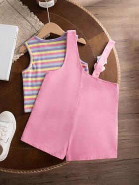 SHEIN طقم صيفي جديد للفتيات الصغيرات، يتكون من ملابس علوية مخططة وسروال قصير مع أشرطة وزينة دب قلب لطيف، ملابس متنوعة وحلوة لمجموعات الفتيات الصغيرات في الصيف والعطلات