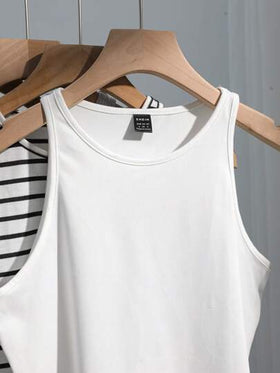 SHEIN EZwear مجموعة كاجوال للنساء مكونة من 4 قطع، توب مخطط باللونين الأسود والأبيض ضيق التفصيل، متعدد الاستخدامات وجذاب للصيف والعودة إلى المدرسة