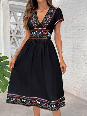 SHEIN Clasi فستان أنيق ذو رقبة على شكل حرف V للنساء، ذو طباعة زهور مركزة بأسلوب رجعي، جيبين على الجانبين، قصة الخصر على شكل A ، مناسب لمناسبات متعددة ، العطلات الشاطئية ، الذهاب اليومي، المنزل ، إلخ