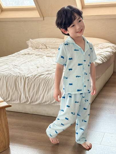 SHEIN Genkimix Kids مجموعة بيجاما للأولاد بطبعة السيارات، قميص كم قصير ومواصفات القماش مصنوعة نسيجية وشورت ، ملابس منزلية كاجوال قطعتان/مجموعة