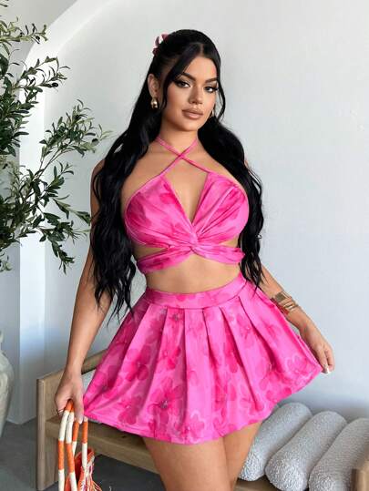 SHEIN SXY طقم تنورة قصيرة مطوية وبلوزة قصيرة متناسقة مربوطة للعطلة، مجموعة قطعتين بتصميم جذاب للنساء للاستخدام في العطلات والربيع، طقم متناسق للنساء في عطلة الشاطئ، ملابس إيبيزا، باللون الوردي، جذاب