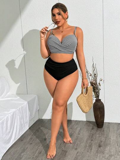 Swim Lushoire طقم ملابس السباحة النسائية لفصل الصيف يتكون من ملابس علوية بطبعة منسوجة مشدودة وداعم بسلك مثبت من النوع المقاطع من الأمام ، بالإضافة إلى سروال أسود مقشر مشدود لتنحيف الخصر، لمقاسات كبيرة