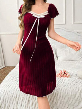 SHEIN ثوب نوم نسائي بياقة طاقم وزينة شريطية فيونكة رفرف، لون أحادي بني، أنيق وكاجوال