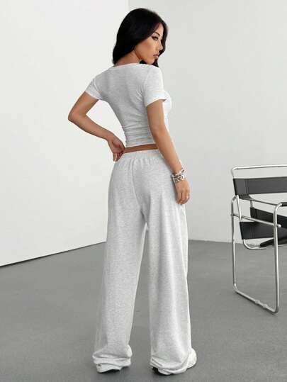 EZwear مجموعة ملابس علوية وبنطال رمادي للنساء مطرزة، الأعلى بأكمام قصيرة والبنطال مجموعة ملابس منزلية