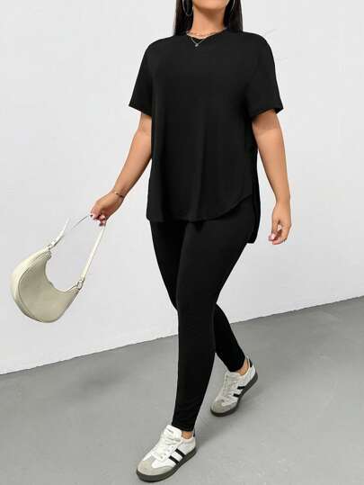 SHEIN Essnce مجموعة قطعتين من قميص أسود قصير الأكمام وسروال ليجنز للنساء ذوات الحجم الكبير، ملابس رياضية كاجوال مريحة وأساسية وقابلة للتنوع، ملابس مناسبة للصيف والخروج والمناسبات والطراز الأدنى، ملابس للنساء