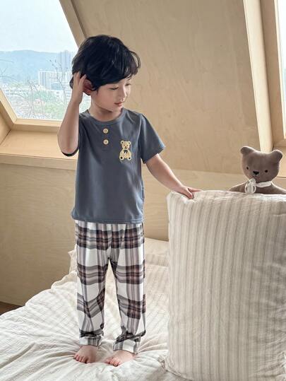 SHEIN Genkimix Kids مجموعة ملابس علوية كاجوال قصير الأكمام برسوم الدب وشورت كاروهات لجميع الأطفال الرضع , ملابس منزلية