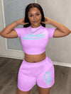 Slaydiva بلوزة رياضية قصيرة الأكمام بطبعة شعار وعبارة باللون الزهري بنمط سبورت كاجوال بسيط ، وشورت ربع بنطلون باللون الأخضر النعناعي طقم نسائي قطعتين - أ