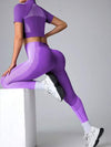 Seamluxe SHEIN Sport مجموعة رياضية تتكون من توب بأكمام قصيرة بتصميم اللونين المتناقضين وسروال ليغنغ