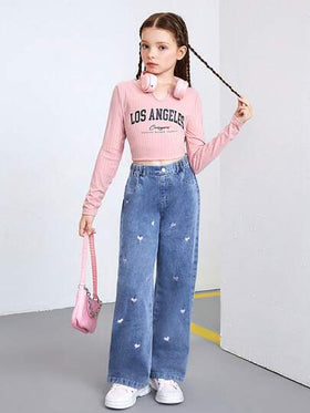 SHEIN بنطال جينز بتطريز قلب، للبنات المراهقات، بتصميم مستقيم الساق، فاتح اللون وفضفاض بأسلوب عصر الألفية الجديدة، مناسب للارتداء اليومي العصري