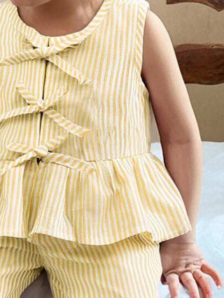 SHEIN طقم بنطلون وتوب بزخرفة شريطية وفيونكة للطفلة، صيفي