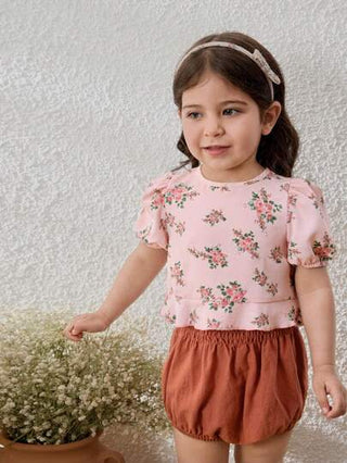 Blossori طقم فتاة رضيع من قطعتين: ملابس علوية مزخرفة بالأزهار وبنطلون قصير