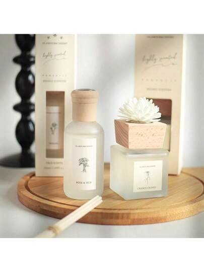 طقم موزع العطر (قنينة زيت أساسي + 5 عصي معطرة)، 4 روائح مستخلصة نباتية طبيعية، عطارة للاستخدام الداخلي بلا لهب لتجديد الهواء، معطر المنزل، رائحة طويلة الأمد، مناسب لغرف النوم والمكتب وغرفة المعيشة والحمام