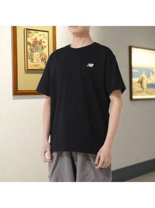 New Balance ملابس رياضية رجالية للجري واللياقة البدنية والتدريب تي شيرت كاجوال بأكمام قصيرة قابل للتهوية AMT51374-BK